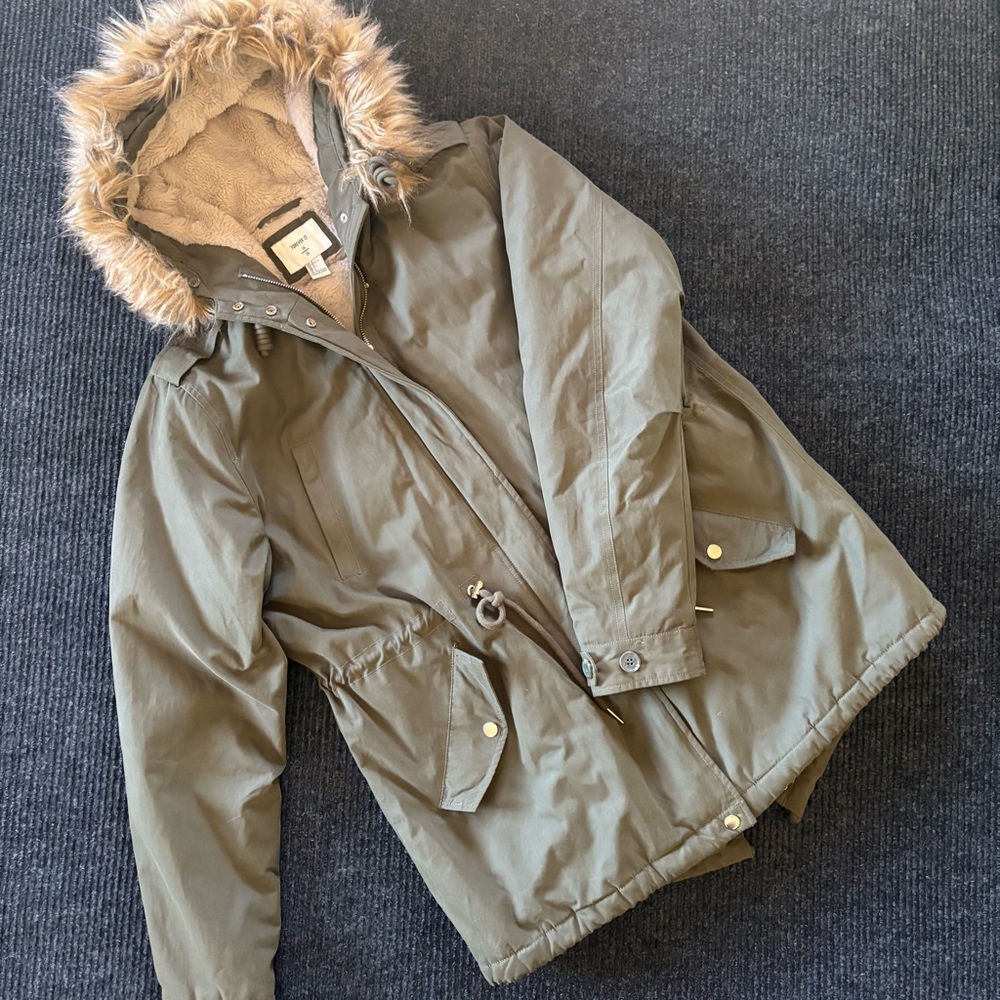 Forever 21 Olive Green Utility Jacket Fur Lined Hood Lined Cozy Women’s Large